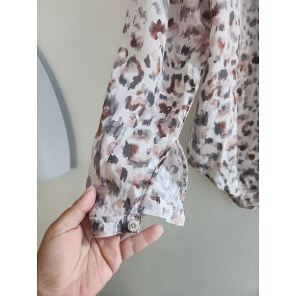 Cloth & Stone Anthropologie Grey Animal Print Button Down Blouse size Large - Picture 5 of 8